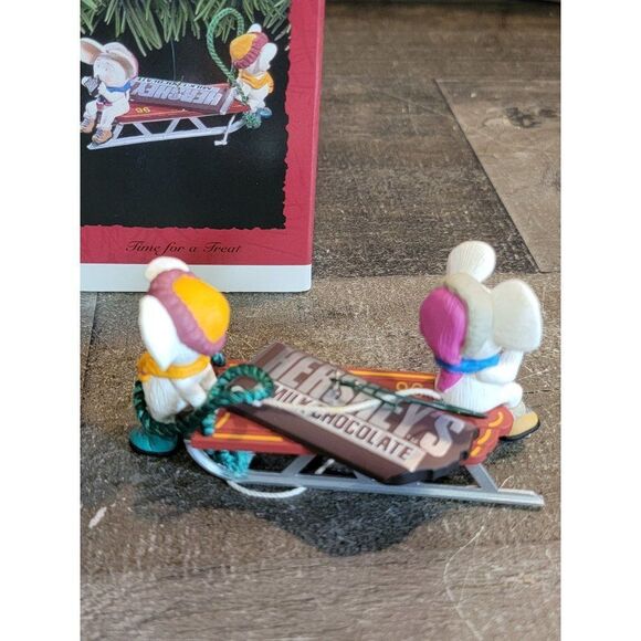 Hallmark time for a treat 1996 ornament Xmas Decor mouse Hershey's - Picture 4 of 6